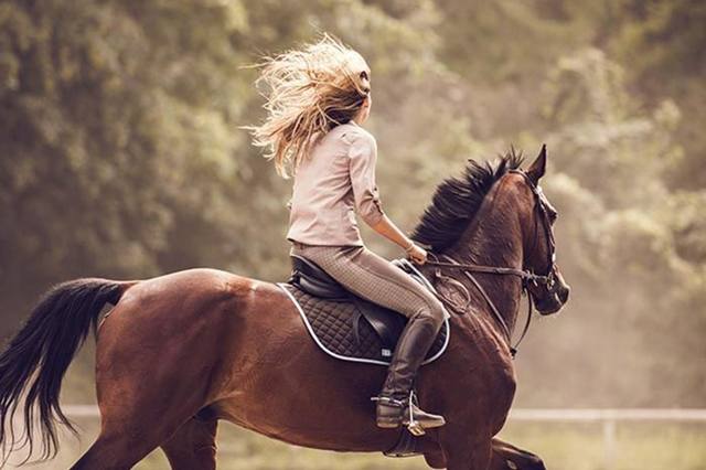 How many people ride horses in France?