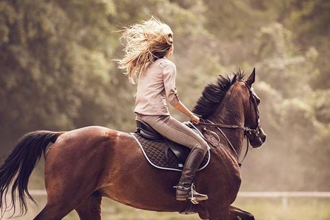 How many people ride horses in France?