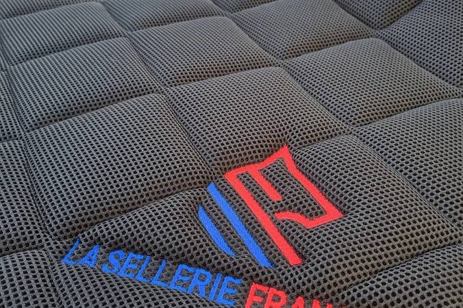 Choosing a saddle pad: shape, thickness and details to check